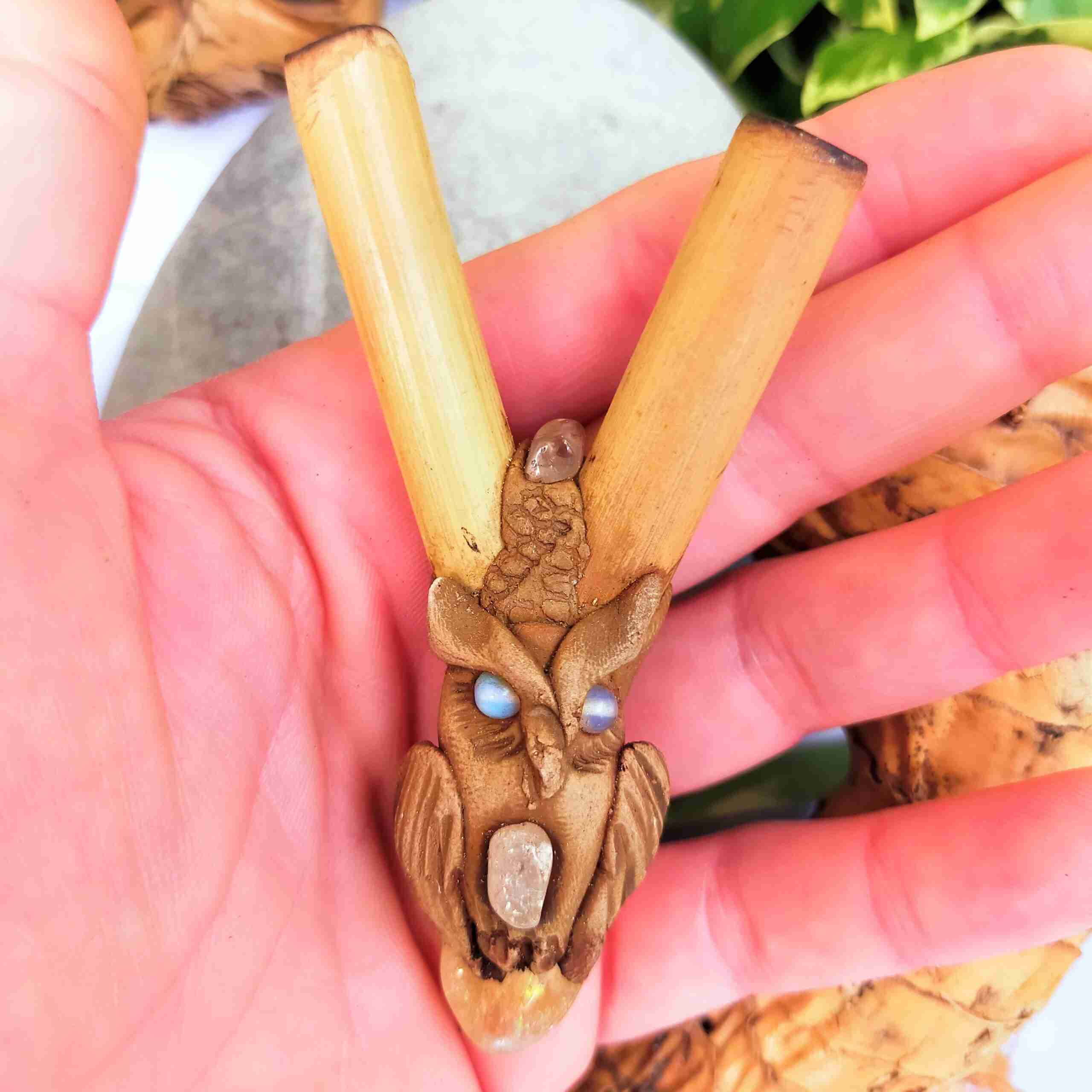 Kuripe Bambus Totem GUFO Amulett mit mächtigen Steinen